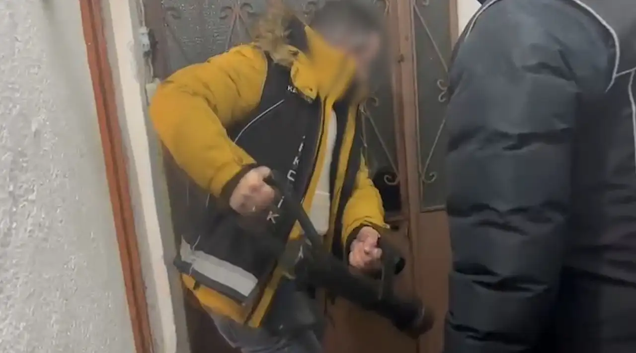 Uyuşturucudan aranan şahıs saklandığı yerde yakalandı