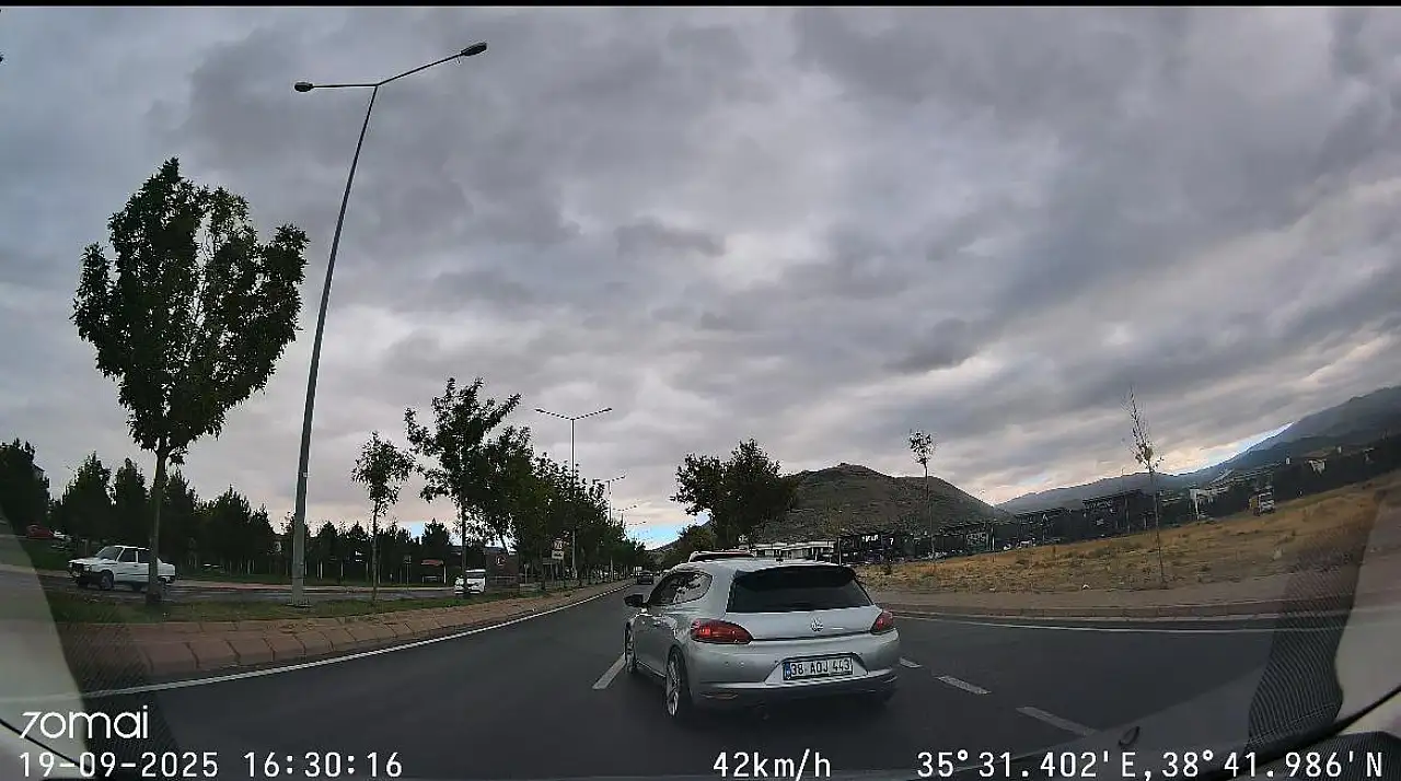 Kayseri'de bir trafik canavarı daha araç kamerasına yansıdı!