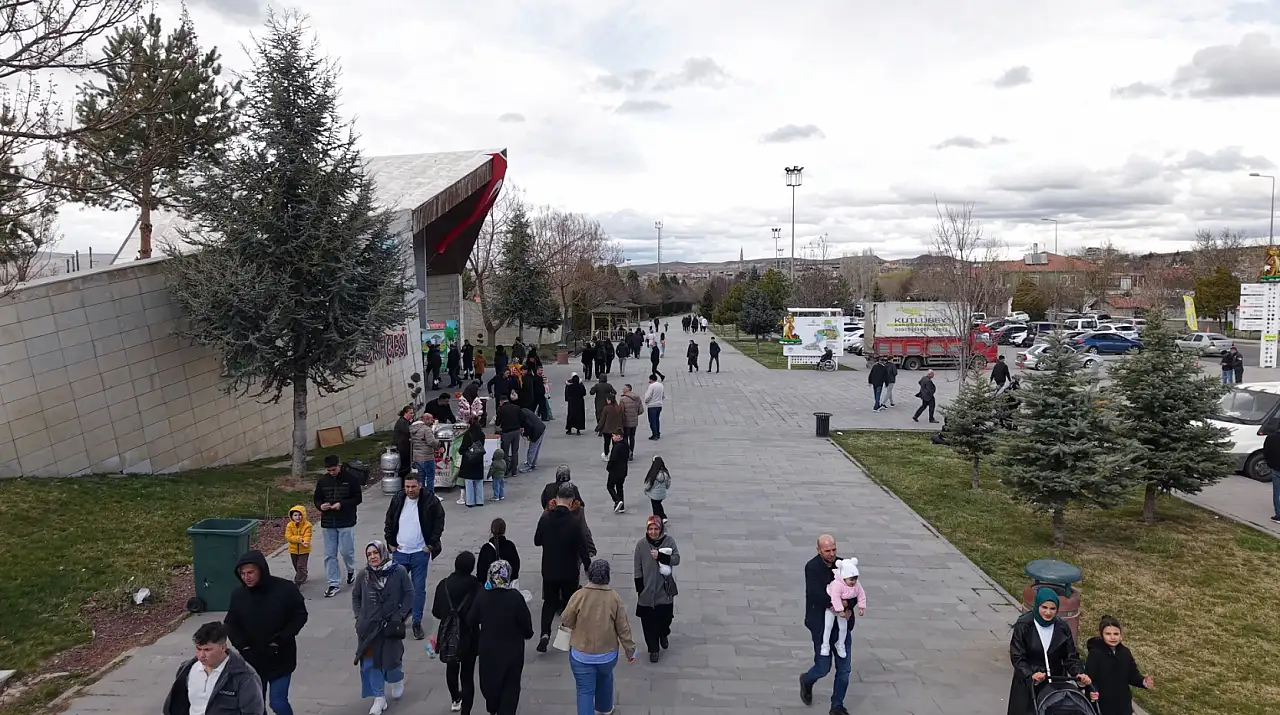Kayseri'de ücretsiz oldu, hayvanat bahçesi dolup taştı