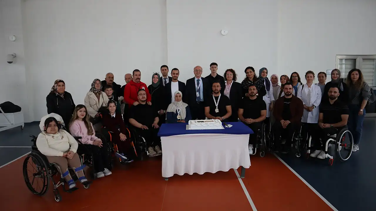Kayseri Şehir Hastanesi'nde başarılı sporcular için tören düzenlendi