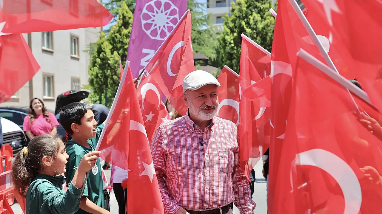 Kayseri'de hamburger molası: Belediye Başkanı öğrencilerle buluştu!