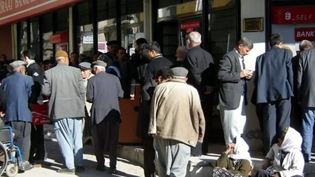 Kayseri'de emeklilere yeni ödeme! Bazı hesaplara 13 bin 500 TL'ye kadar yatabilir
