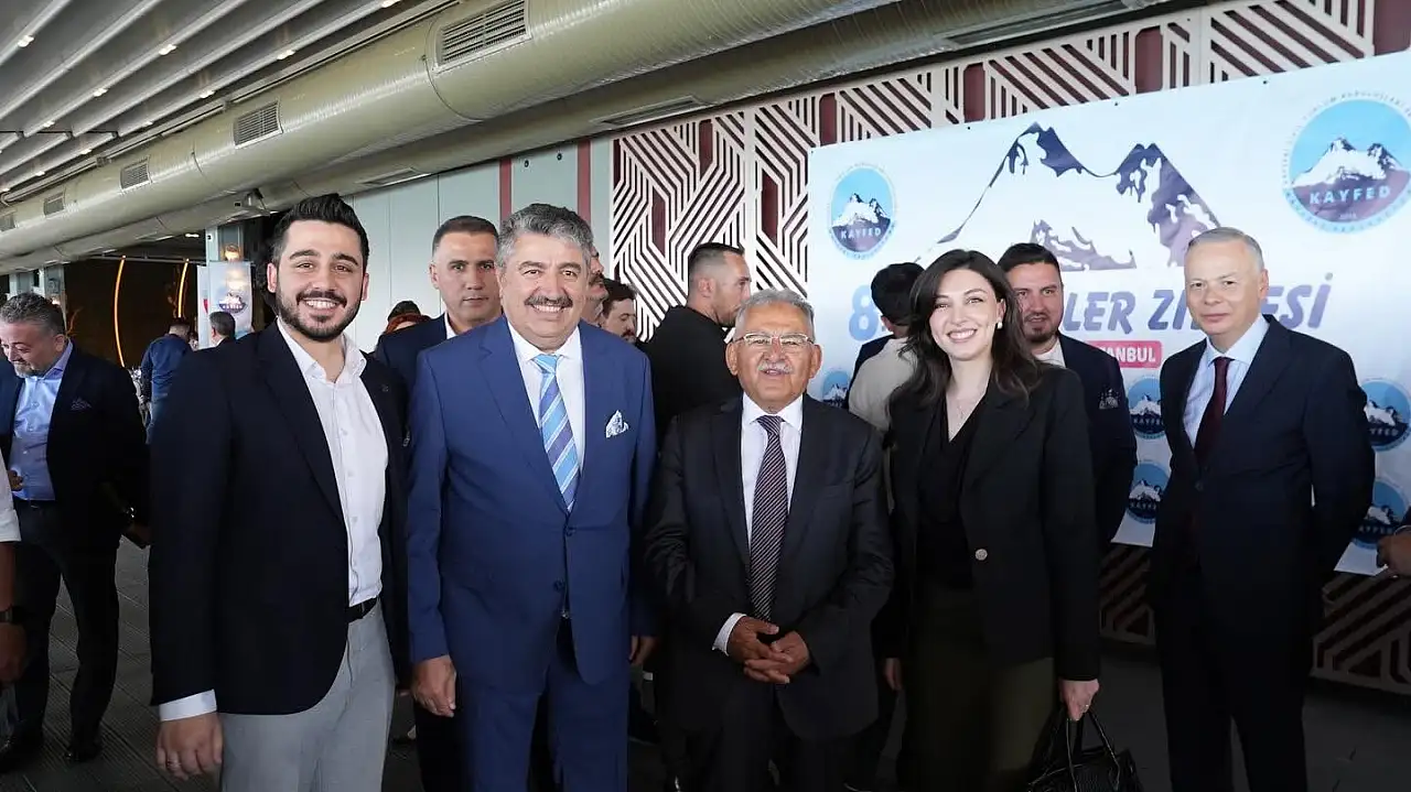 İstanbul'da Kayseri rüzgarı: 8. Kayserililer Zirvesi yoğun katılımla kgerçekleştirildi!