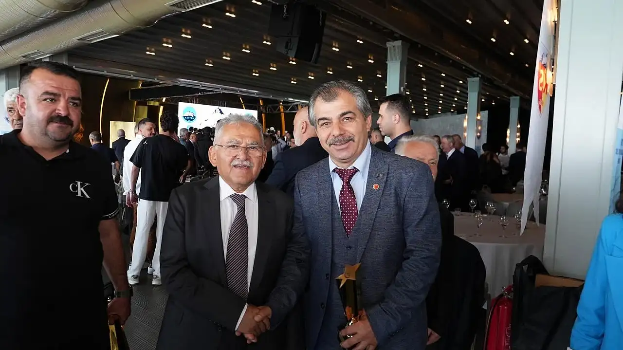 İstanbul'da Kayseri rüzgarı: 8. Kayserililer Zirvesi yoğun katılımla kgerçekleştirildi!