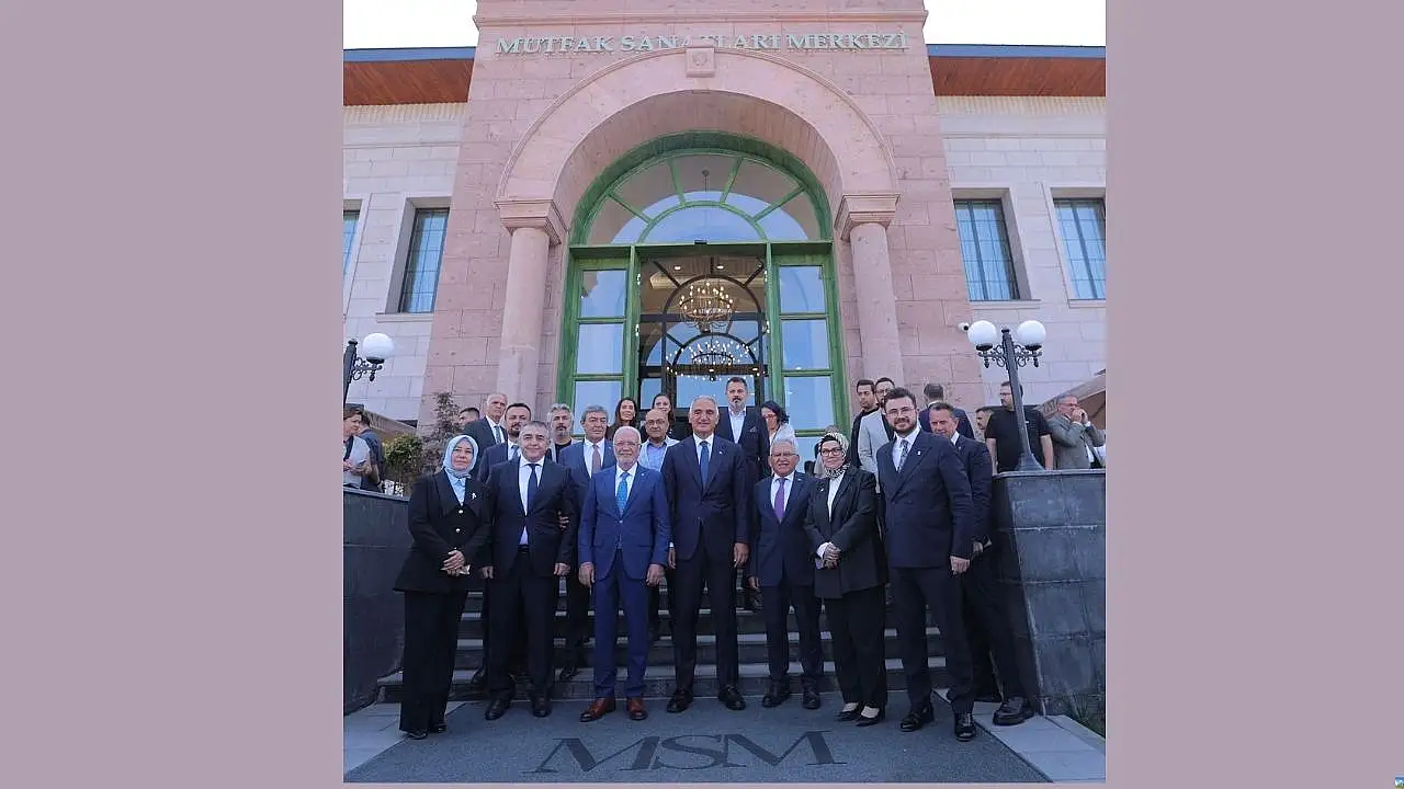 Bakan Ersoy, Kayseri'de Mutfak Sanatları Merkezi'ni gezdi