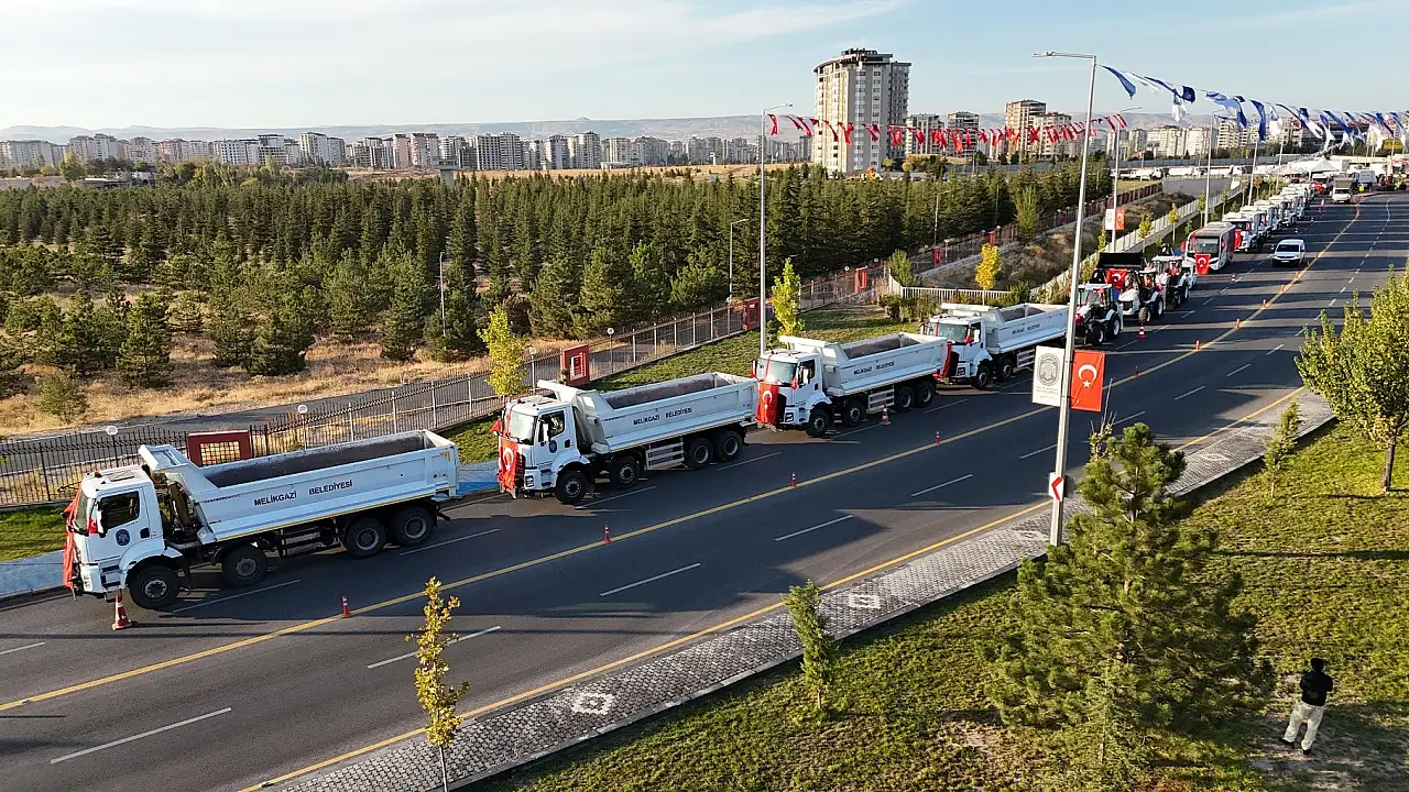 Kayseri'nin yeni caddesinde 242 milyonluk araç tanıtımı!
