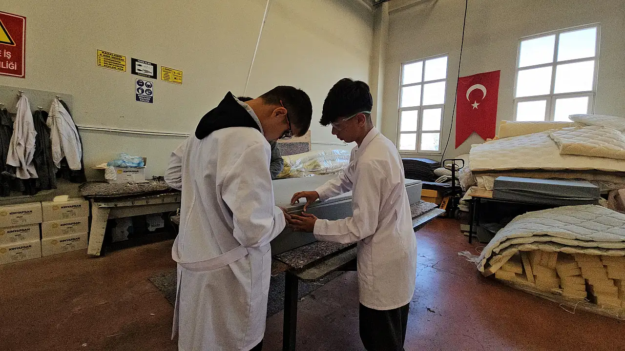 Kayseri'de öğrenciler Gazze için yatak üretti