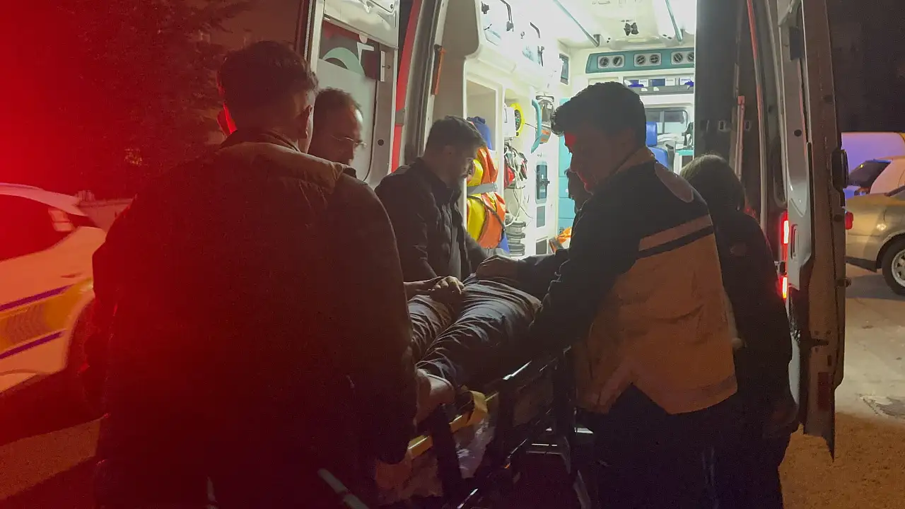 Elektrikli bisikletle kamyonetin altına giren sürücü yaralandı!