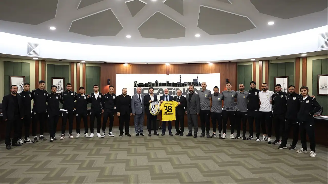 Başkan Çolakbayrakdar: 'Kocasinan Şimşekspor, Kayseri futbolunun gururudur'