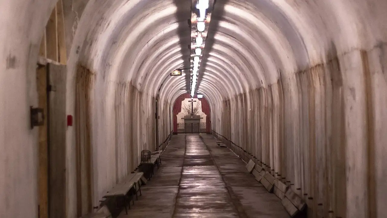 Kayseri'de AVM'lerin bodrum katı sığınak oluyor!