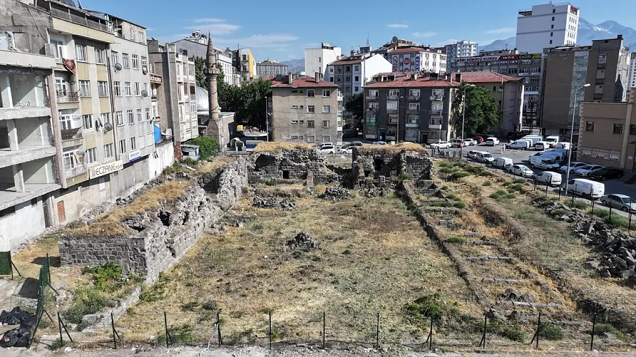 Kayseri'nin merkezindeki ilk medrese küllerinden yeniden doğuyor! 900 yıl sonra gelen uyanış...