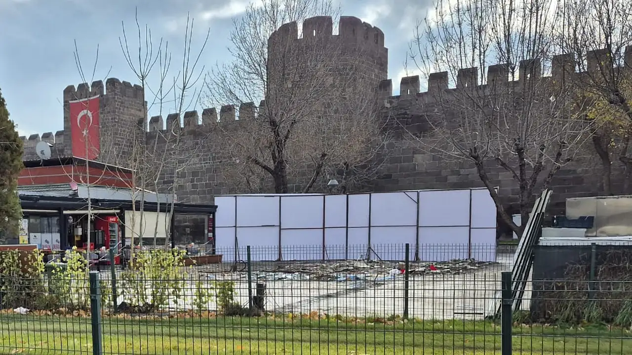 Kayseri'nin meydanındaki ünlü dönerci kapandı!