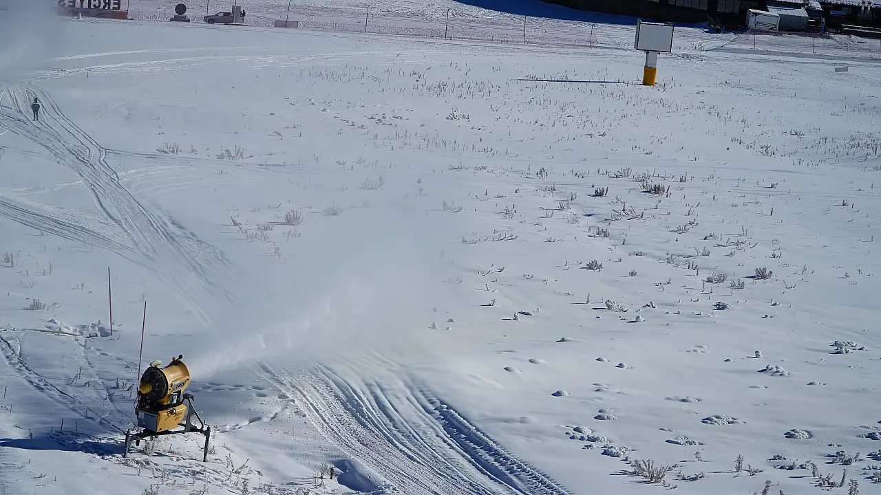Kayseri'ye kar yağmasa da kayak var! Ercyes'te pistler hazır!