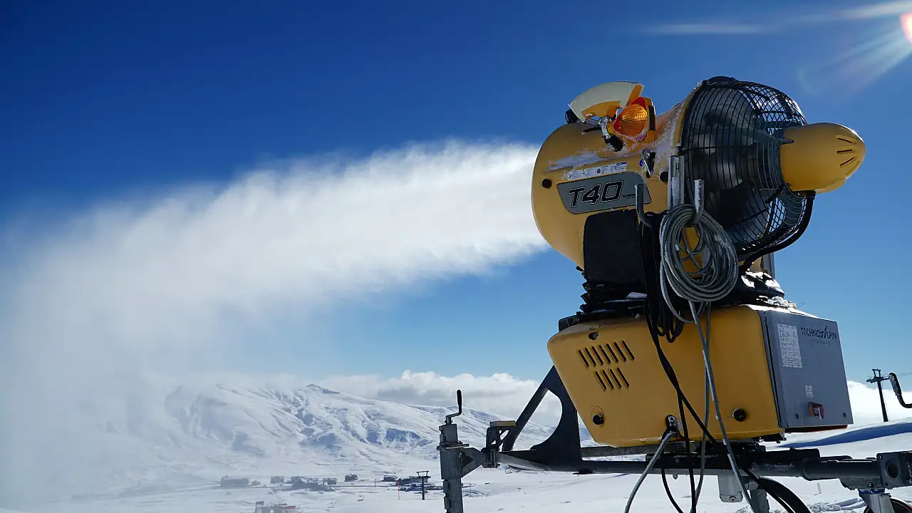 Kayseri'ye kar yağmasa da kayak var! Ercyes'te pistler hazır!