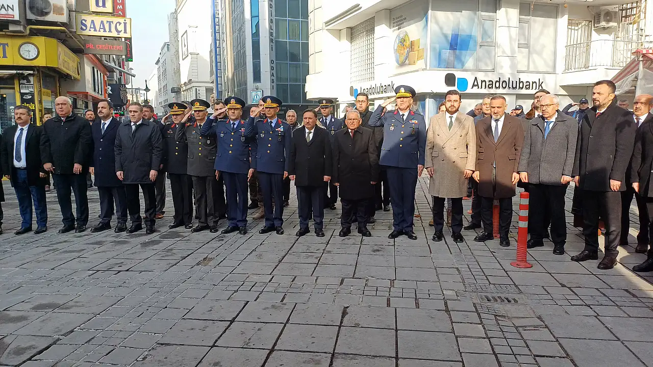 Kayseri'de Atatürk anısına 106 balon gökyüzüne bırakıldı