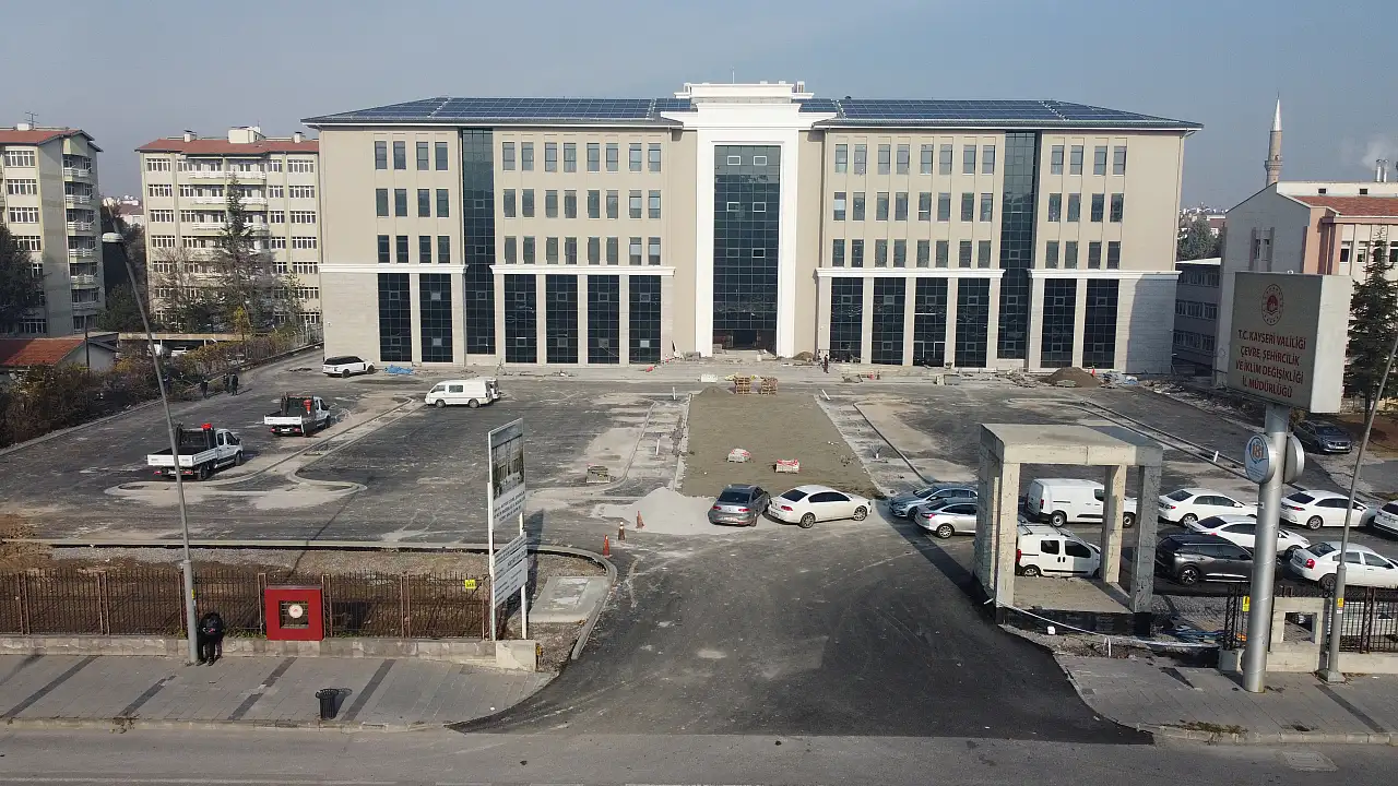Kayseri'de yeni hizmet binası yeşile bürünüyor!