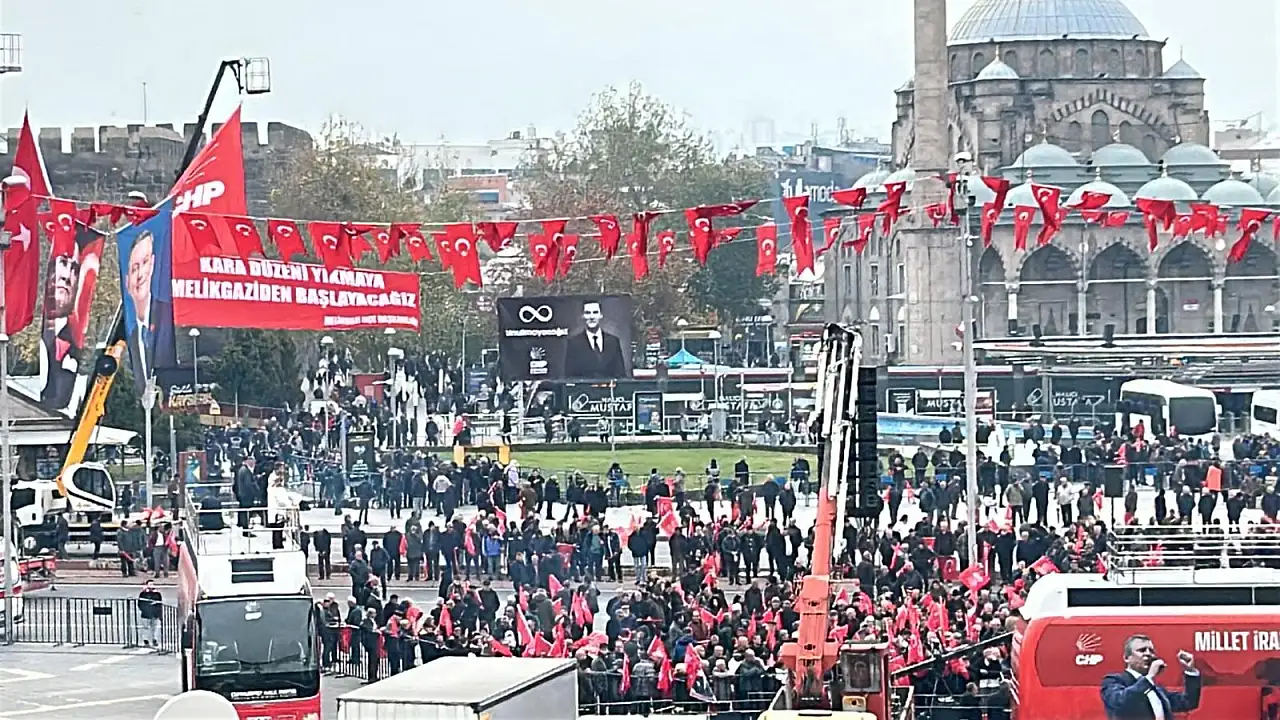 CHP'de Kayseri hareketliliği… Meydan doluyor, gözler Özgür Özel'de