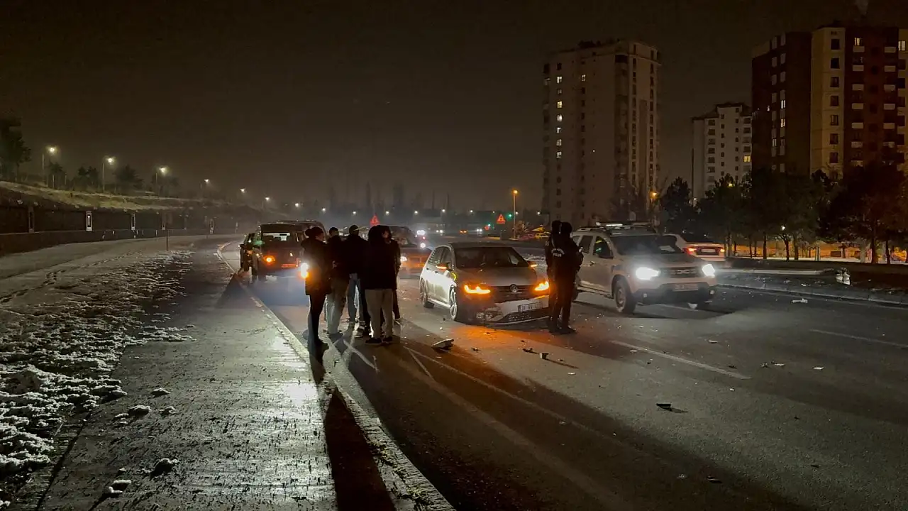 Melikgazi'de arka arkaya 3 kaza: Karanlık yol zincirleme kazaya neden oldu!