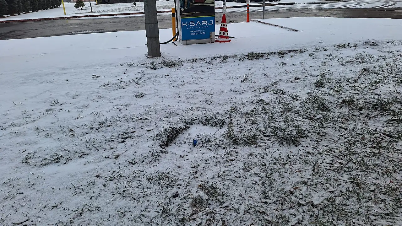 Talas'ta kar parkları riskli hale getirdi