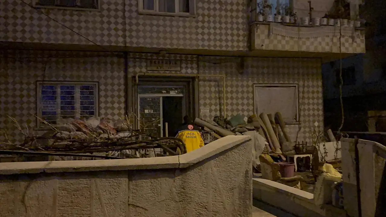 Kayseri'de gece saatlerinde bıçaklanan 17 yaşındaki çocuk binaya sığındı!