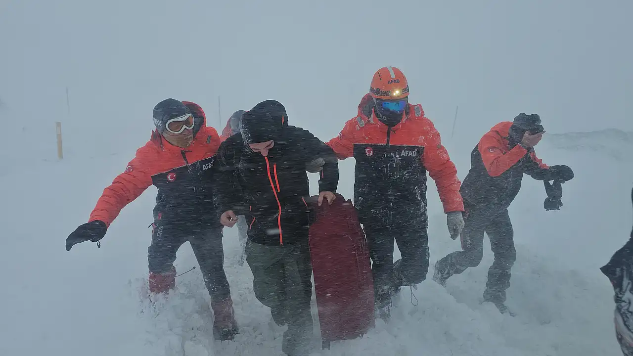 Tipide mahsur kalan vatandaşları AFAD ekipleri kurtardı