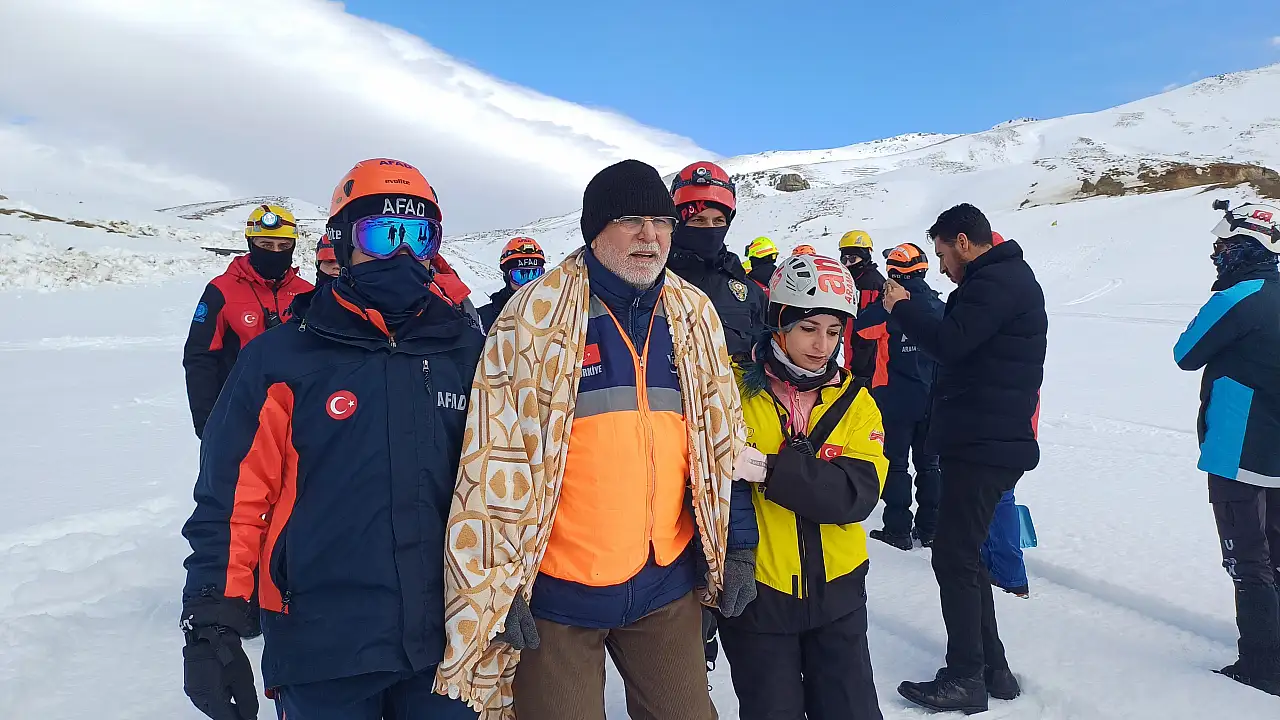 Erciyes'te etkileyici çığ tatbikatı