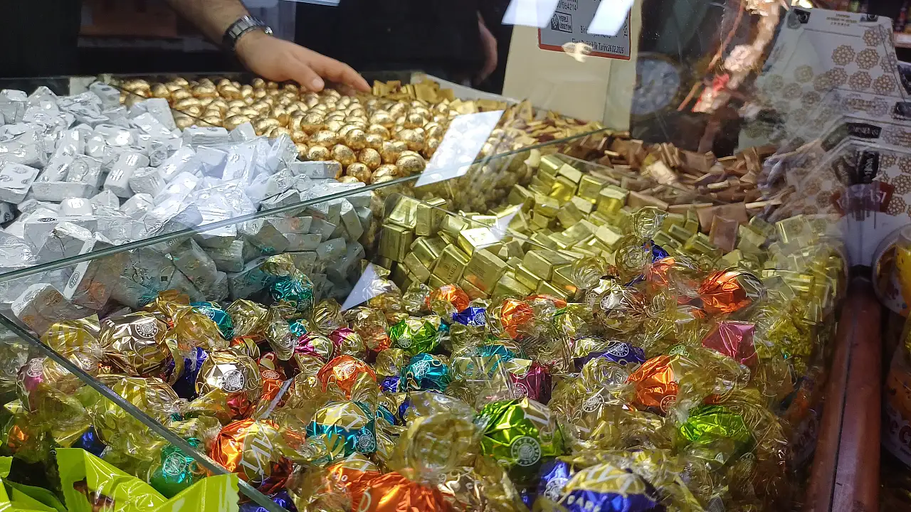 Kayseri'de Arefe gününde bayram telaşı - Dükkanlar dolup taşıyor!