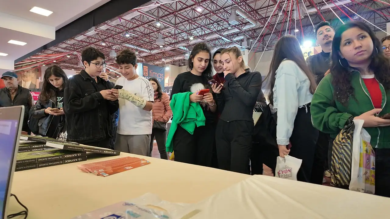 Büyükşehir'in 'Kültür Standı', 8. Kayseri Kitap Fuarı'na renk katıyor
