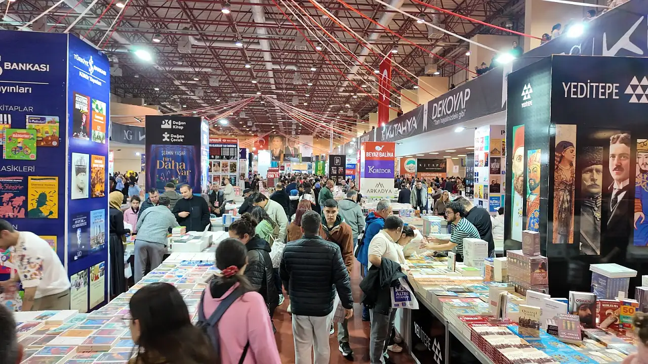 Büyükşehir'in 8. Kayseri Kitap Fuarı ilk 3 günde 269 bin kişiyi ağırladı