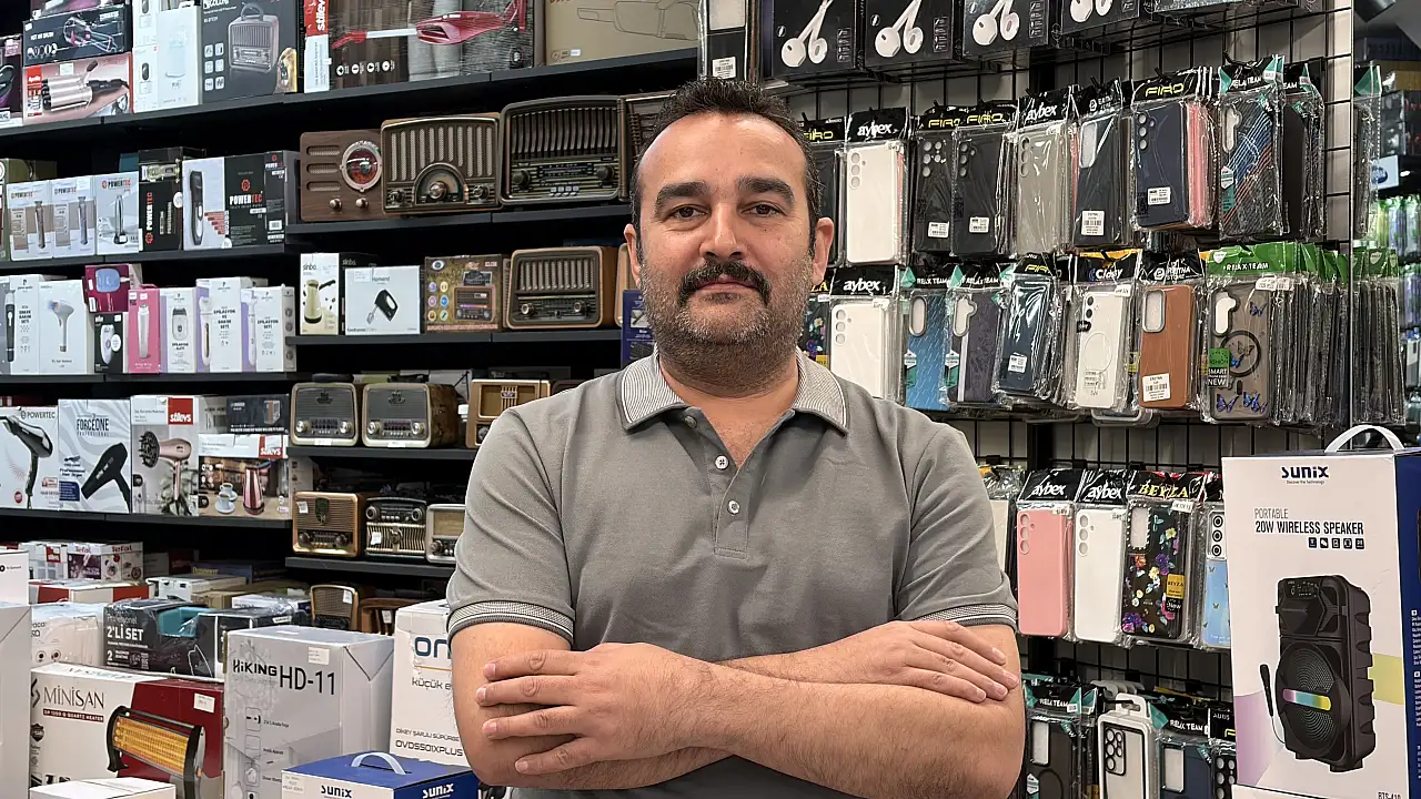 Telefonu gece boyu şarjda bırakanlar dikkat! 30 yıllık usta o hataları tek tek anlattı