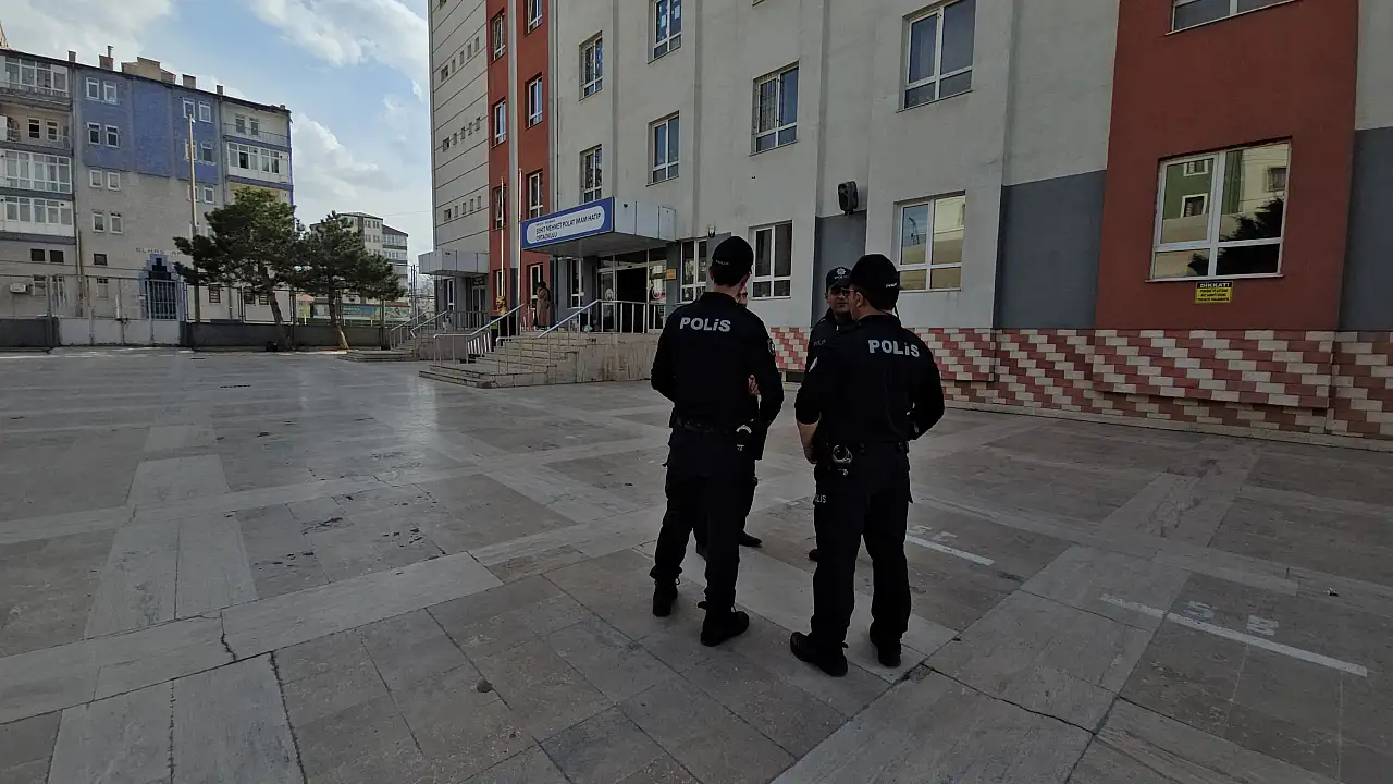 Kayseri Valisi Gökmen Çiçek okullarda alınan önlemleri anlattı