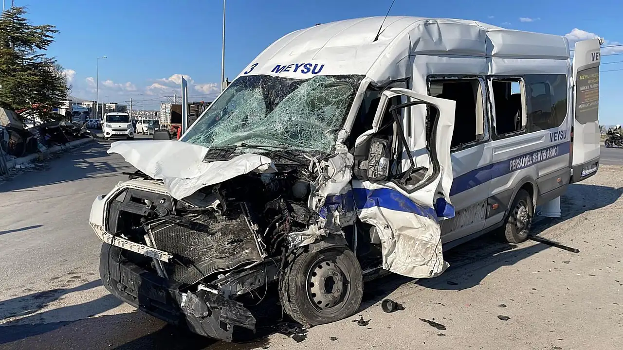 Meysu personel aracı kazaya karıştı: 8 yaralı!