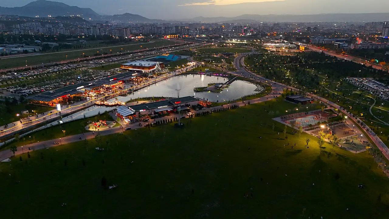 Millet Bahçesi Kayserililerin gözdesi olmaya devam ediyor: Binler oraya akın etti!