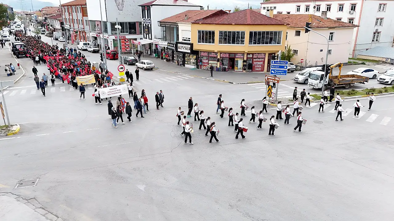 Tomarza'da bayram coşkusu sokaklara taştı! Kutlamalar böyle başladı