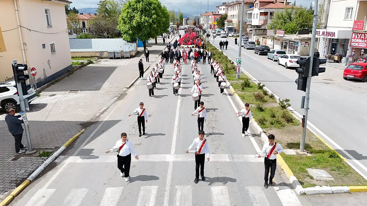 Tomarza'da bayram coşkusu sokaklara taştı! Kutlamalar böyle başladı