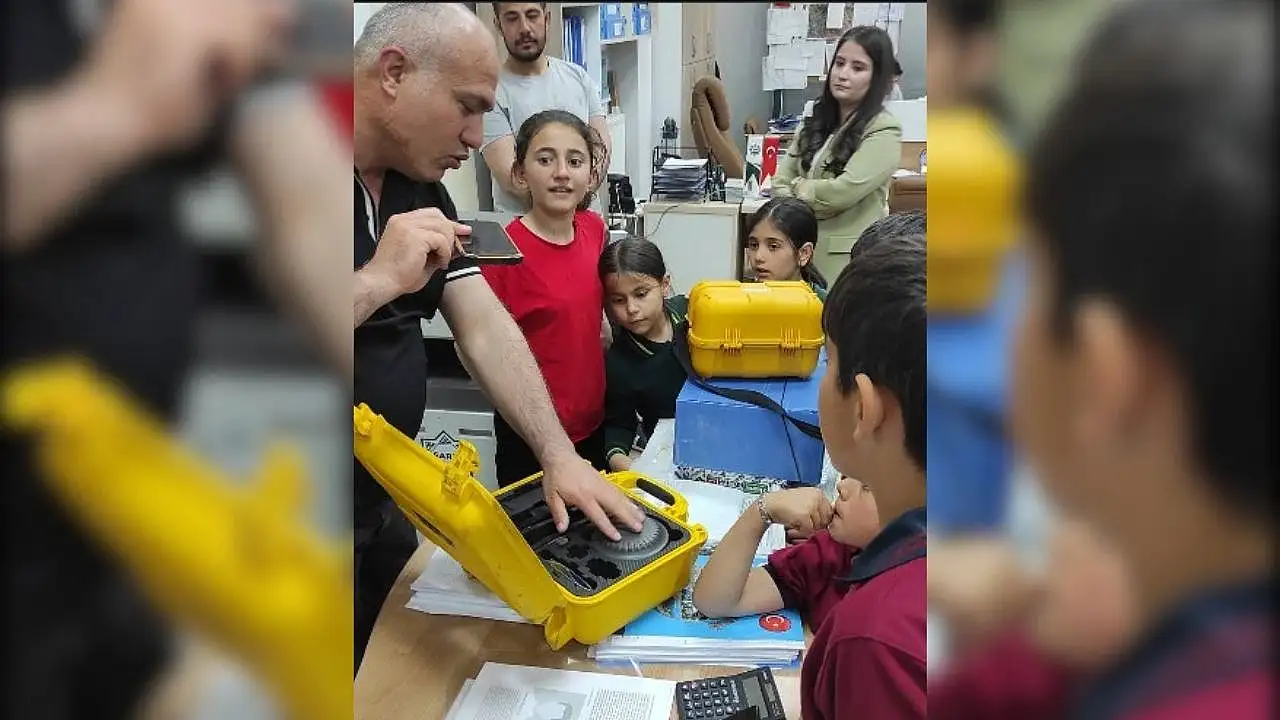 Belediyeyi gençler devraldı: Öğrenciler Sarız Belediyesi'ni mercek altına aldı