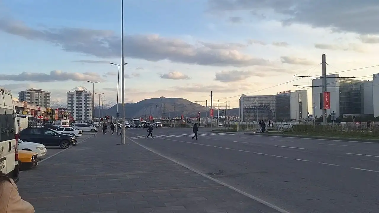 Kayseri'de riskli bölgeye konut yapılmaya devam ediyor! Adnan Evsen o bölgeleri sıraladı