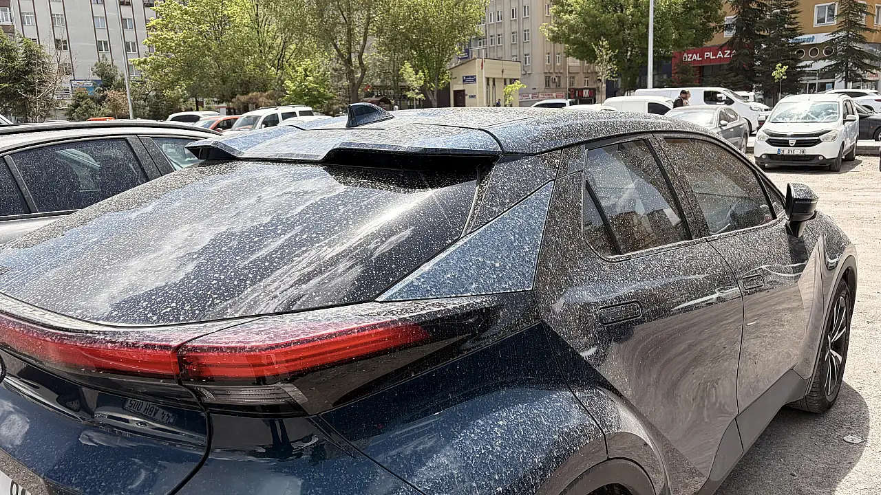 Kayseri'de bir aracı 4 kez yıkadılar