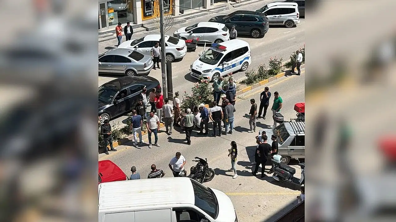 Kayseri'de motosiklet kontrolden çıkıp devrildi!