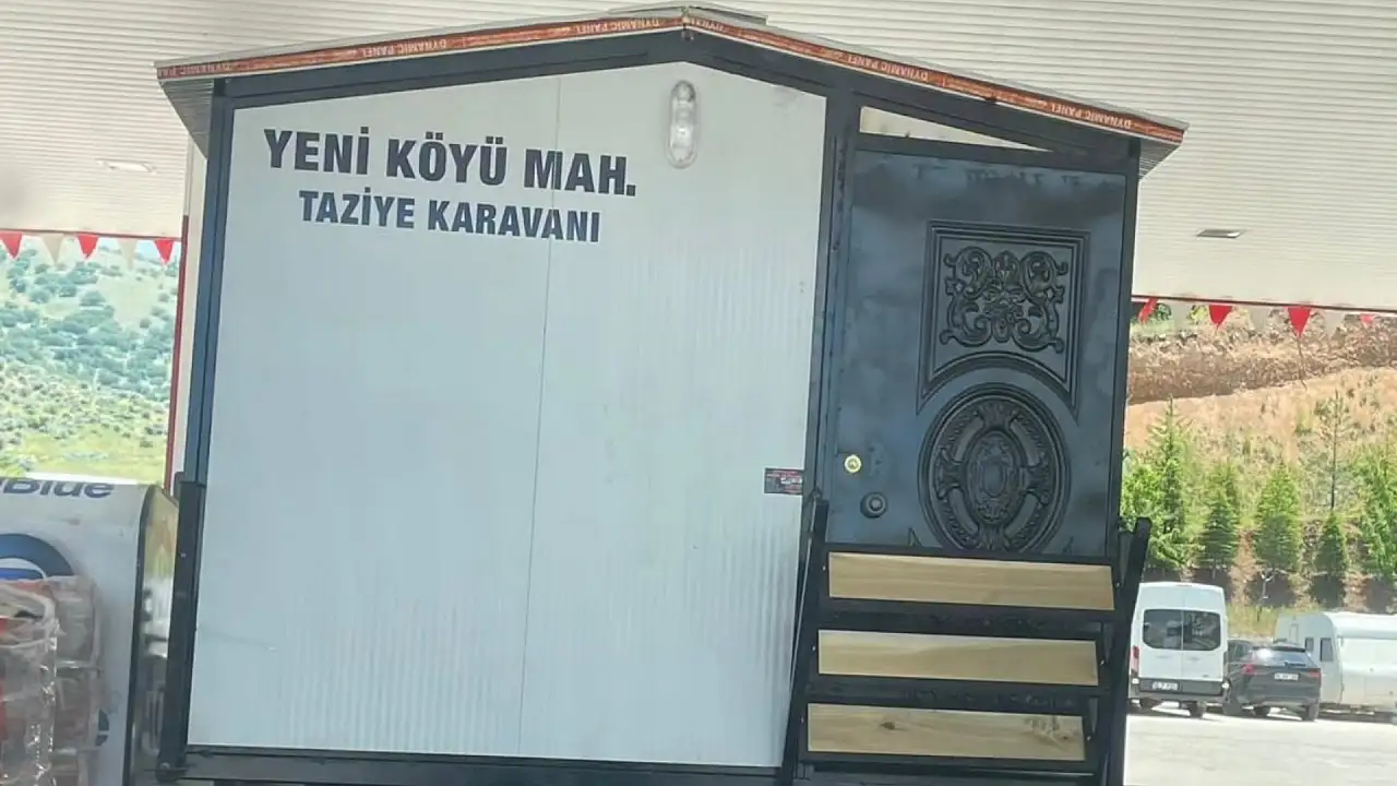 İki esnaf el ele verdi! Köy bu hediyeyi konuşuyor