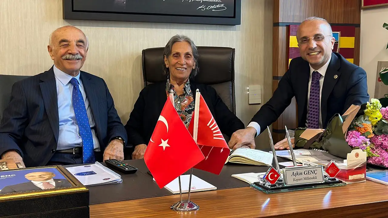 Aşkın Genç'in hiç bilinmeyen hayatı! Çivi düzeltti, Türk kahvesi pişirdi, menemenle öğrencilik geçirdi
