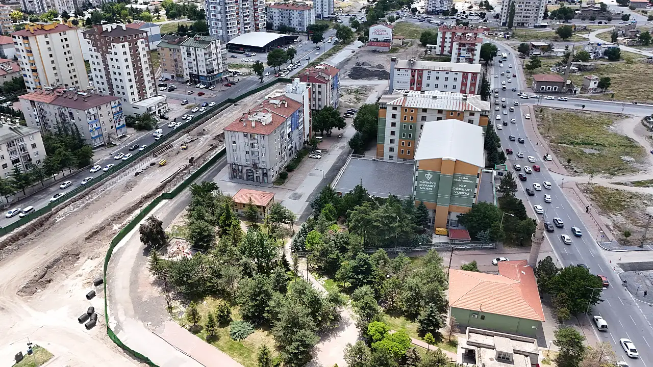 YKS Kayseri'de trafiği tıkadı!