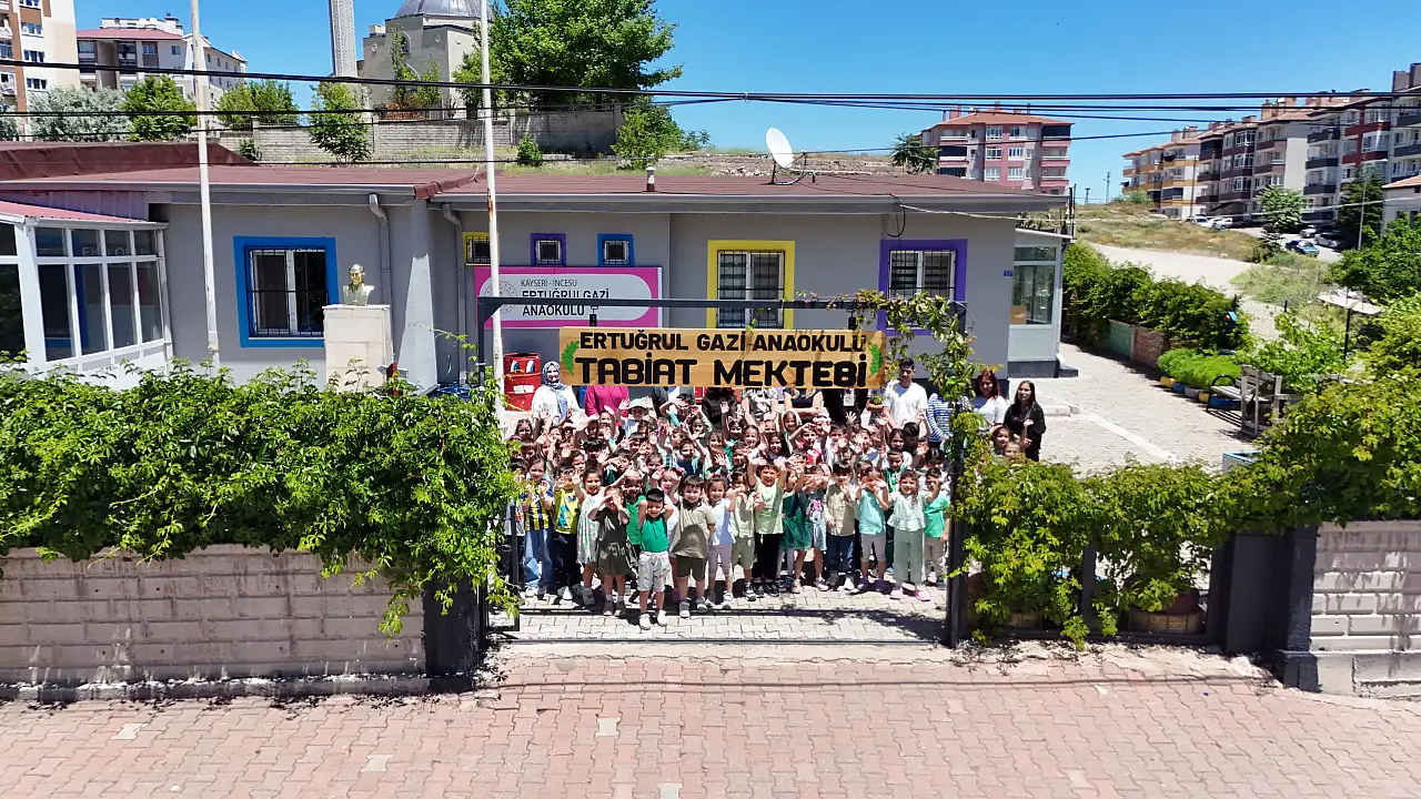 Kayseri'de bu okulda dersler bahçede işleniyor