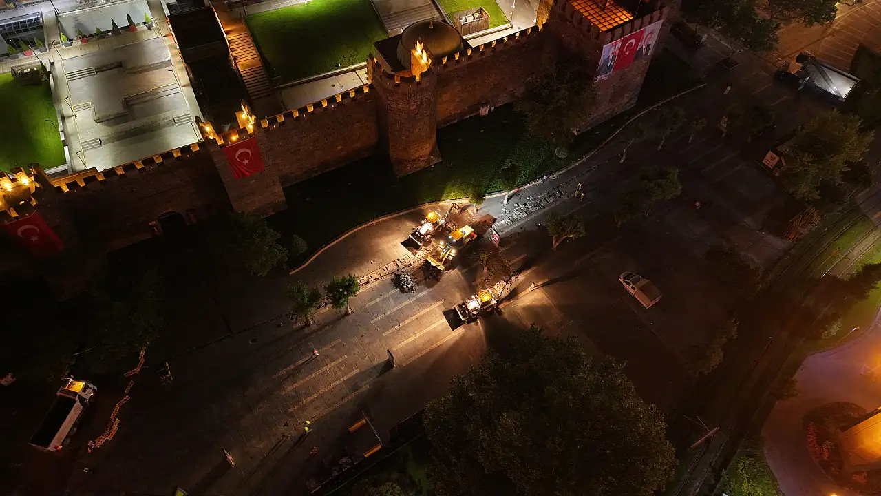 Kayseri'de medeniyetleri buluşturan Cumhuriyet Meydanı yenileniyor!