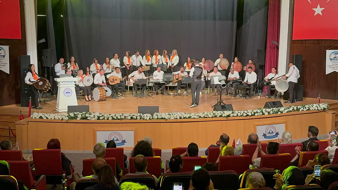 Kayseri'de müziğin şifası: Resen Ritim topluluğundan anlamlı konser