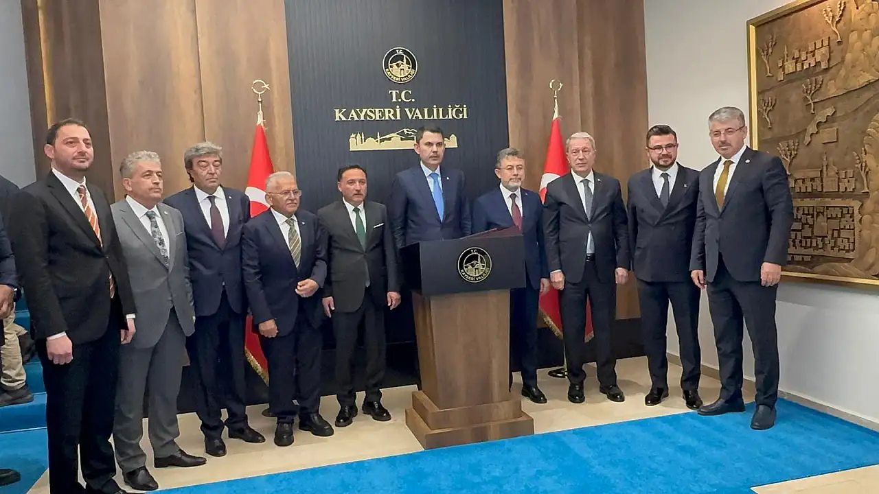 Bakan Kurum ve Yumaklı Kayseri Valisi Gökmen Çiçek'i ziyaret etti