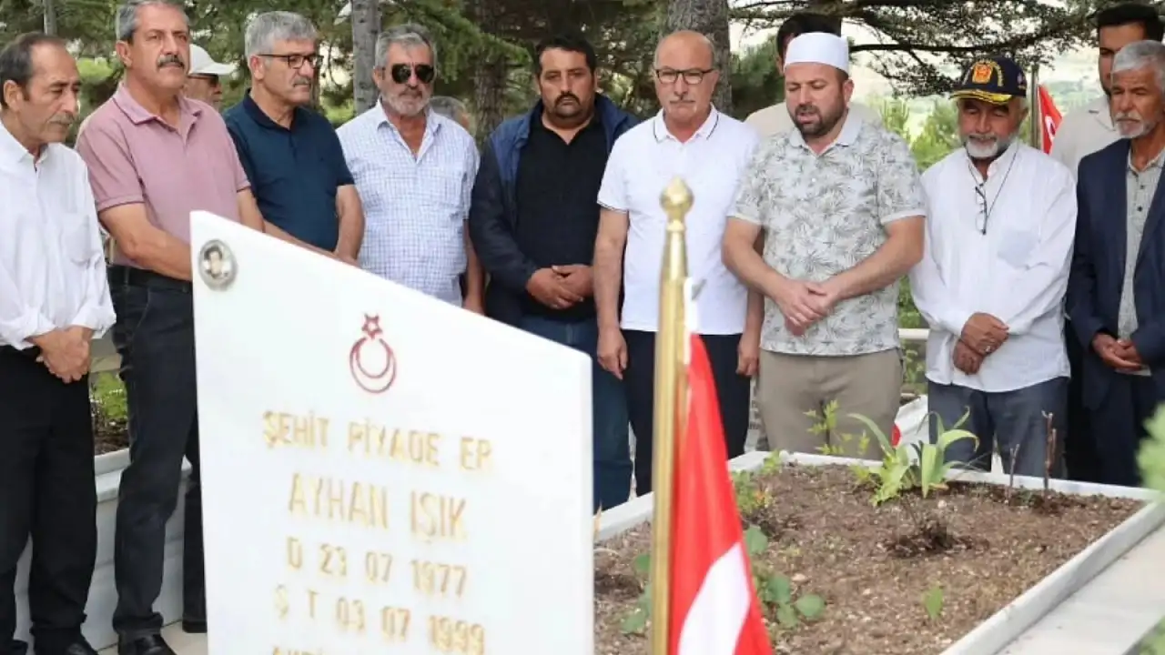 Kaymakam Erdem'den şehit babasına Babalar Günü ziyareti