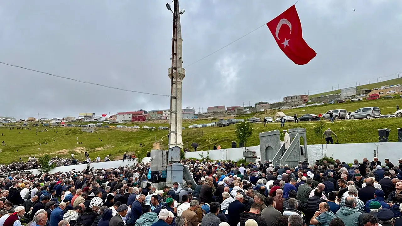İl Müftüsü Ayvaz, Fatih Sultan Mehmet Han'ın namaz kıldırdığı camide hutbe irad etti!