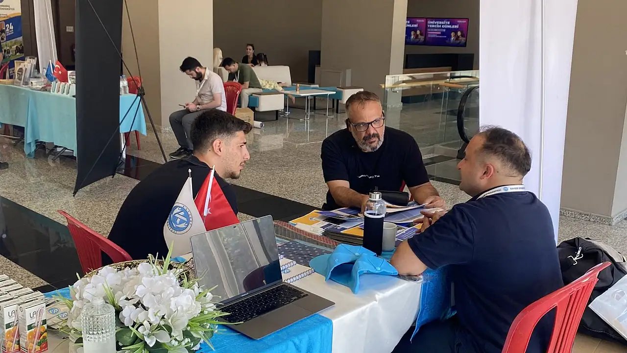 Kayseri Üniversitesi'ne Gaziantep'te yoğun ilgi: Uygulama odaklı eğitim adından söz ettiriyor!