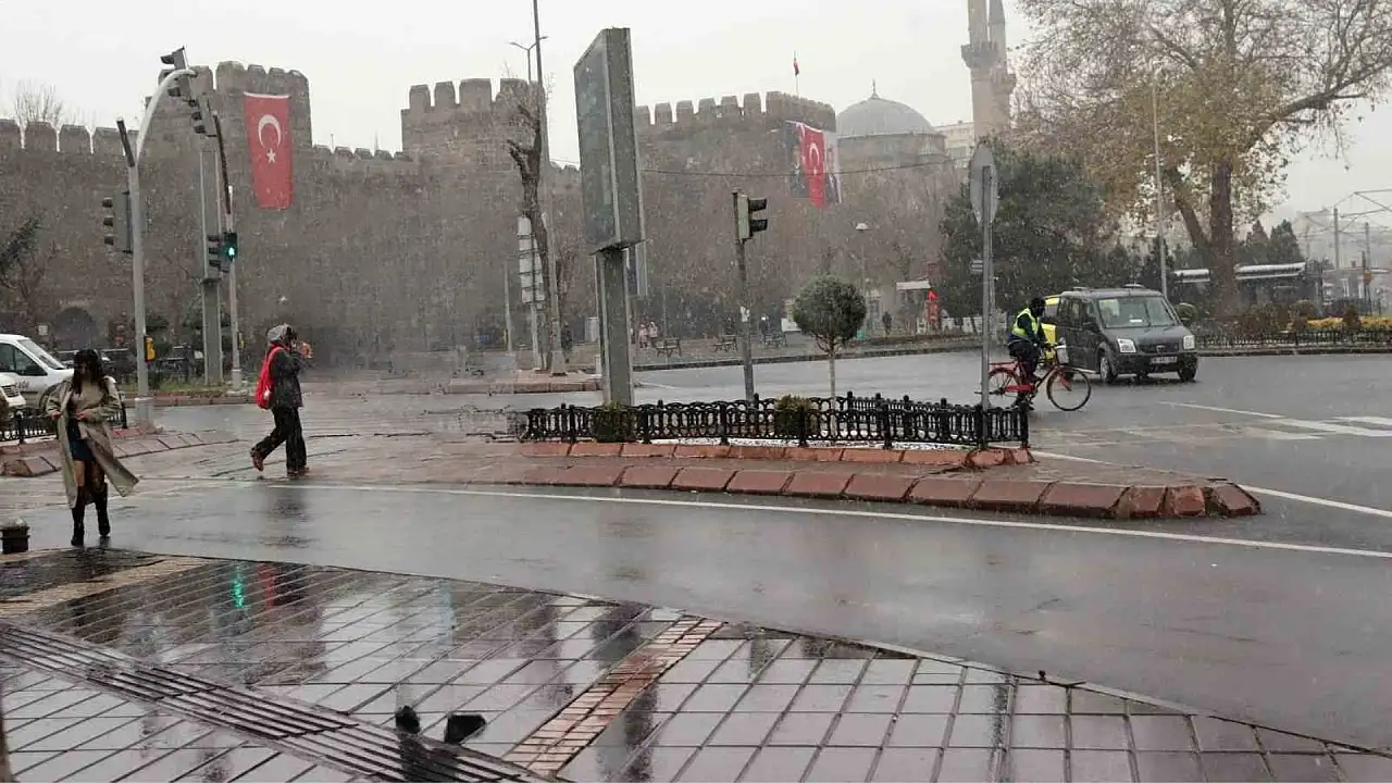 Kayseri'de hafta sonu için plan yapanlar dikkat! Yağmur geri dönüyor